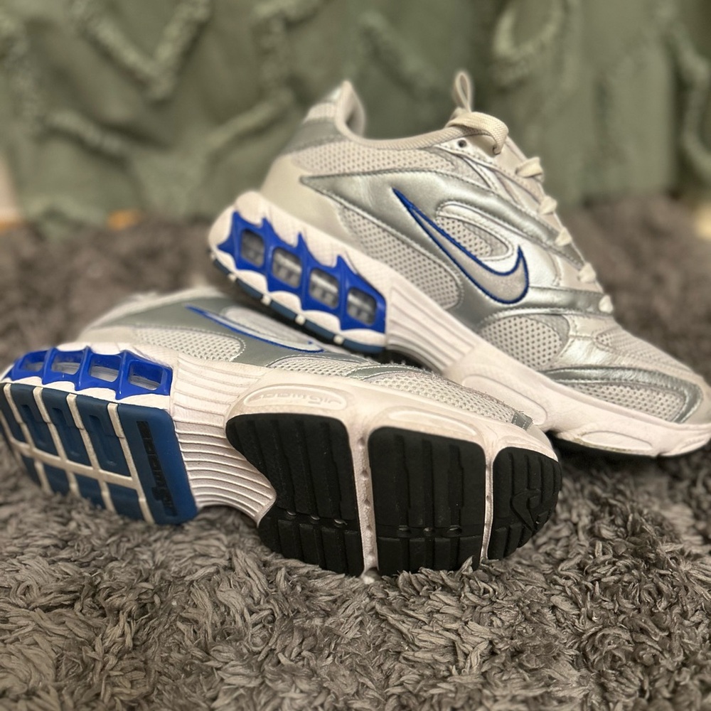 Nike Zoom Air white/cobalt blue athletic shoes